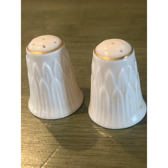 Lenox Porcelain Salt & Pepper Shaker Set With Gold Trim - Picture 2 of 5